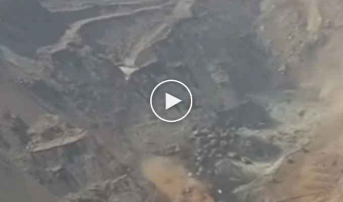 Мощное обрушение в китайской шахте