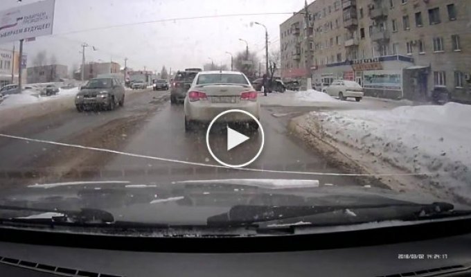 В Волгограде водитель выехал на встречную полосу и сбил ребенка на пешеходном переходе (мат)