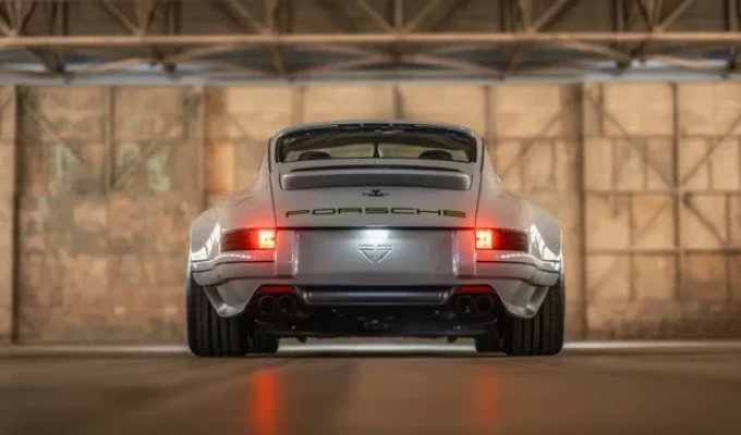 Old Porsche 911 made cooler than the modern 911 GT3 (8 photos)
