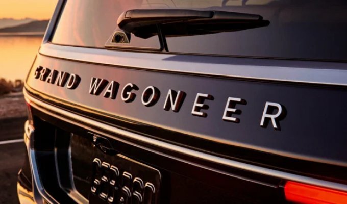 Флагманский внедорожник Jeep начинает разваливаться на глазах (3 фото)