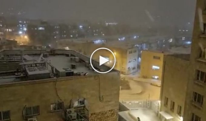 Cнегопад в Израиле вызвал настоящий апокалипсис и остановил движение