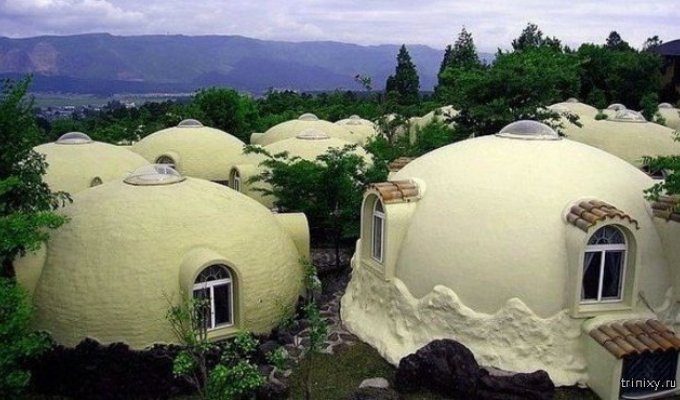 How domed houses are made from polystyrene foam in Japan (17 photos)
