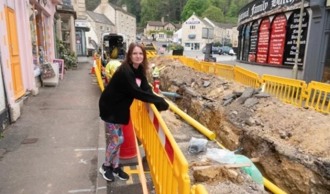 In Britain, an entire city was completely isolated due to one mistake by road service workers (5 photos)
