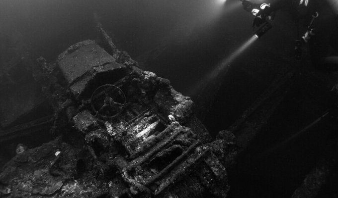 Подводное кладбище Японии: снимки затопленной техники времен Второй мировой (18 фото)