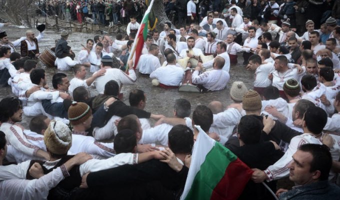 Праздник Богоявления в Болгарии (9 фото)