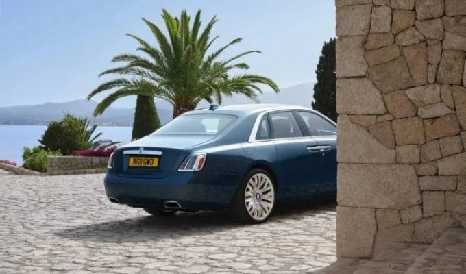 Rolls-Royce presented the new Ghost (9 photos)