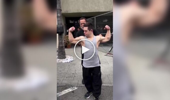 Арнольд Шварценеггер и парень с синдромом Дауна