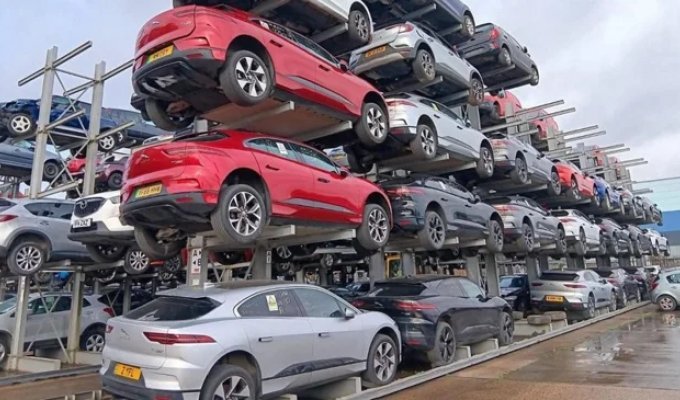 The Sad Ending of the Jaguar I-Pace - Thousands of Cars Are Being Scrapped (3 Photos)