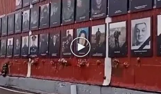 A wall in memory of the occupiers was erected in Russian Novgorod