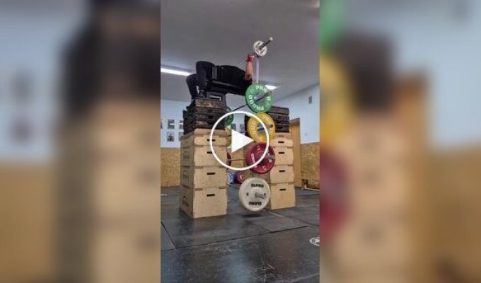 Не знаю, к чему он готовится, но он готов