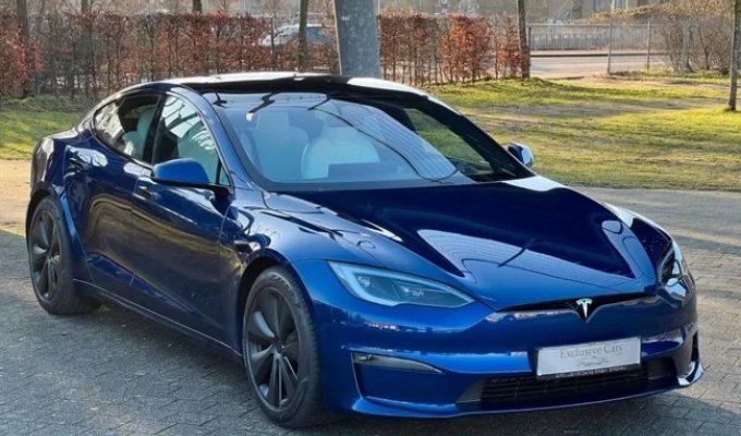 Продаж Tesla продовжує рекордно падати (1 фото)