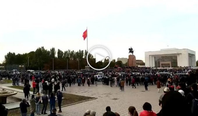 В Бишкеке начались столкновения - на улицах слышна стрельба