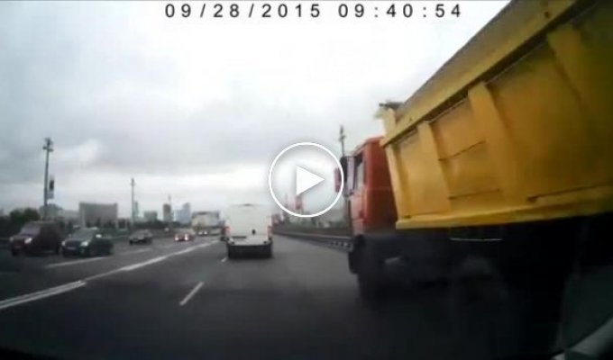 Шашешник влетел в трактор. Киев