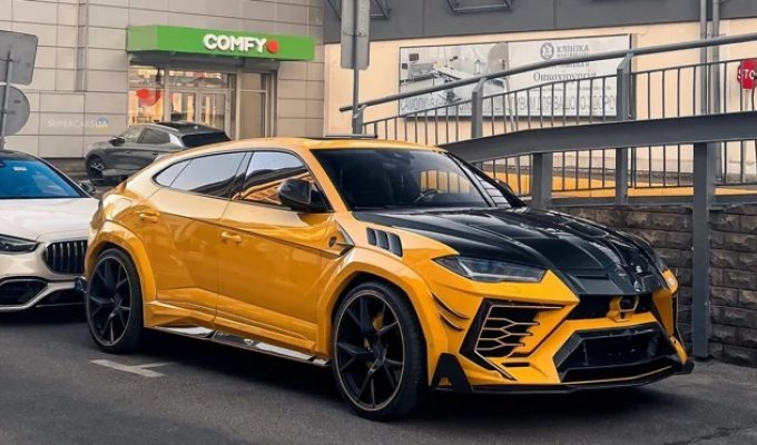 900-horsepower Lamborghini crossover on "tin" spotted in Kiev (4 photos)