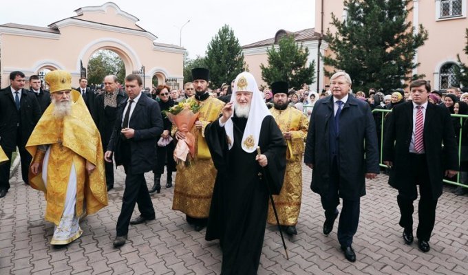 Минскому священнику запретили служить из-за критики патриарха Кирилла (2 фото)