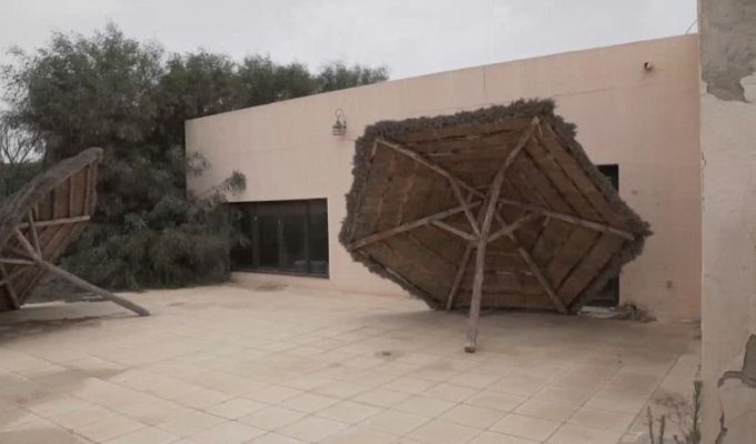 Тунисские отели, заброшенные после череды террористических атак (8 фото)