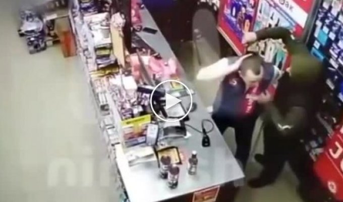 В Нижегородской области мужчина ограбил магазин и выбросил деньги, чтобы попасть в тюрьму