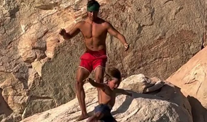 Отец сбросил сына со скалы, чтобы мальчик поборол свои страхи (3 фото + 1 видео)