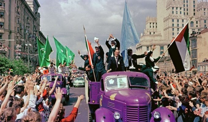 Всемирный фестиваль молодёжи 1957 года в Москве в фотографиях (20 фото)