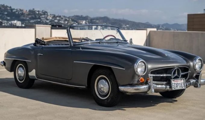 A Mercedes-Benz 190 SL convertible has been put up for auction (38 photos)