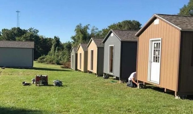 В США построили деревню для бездомных ветеранов американской армии (7 фото)