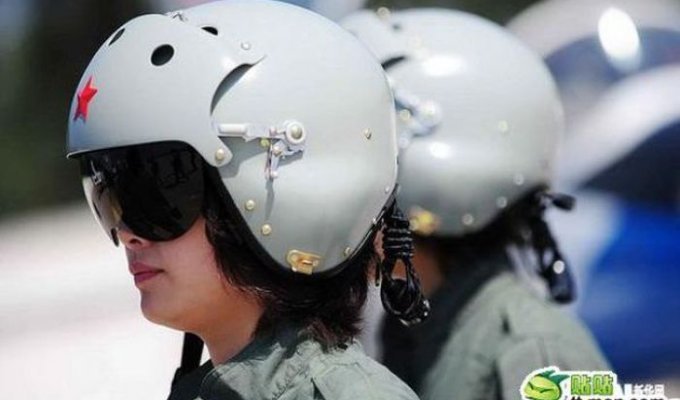 Китайские девушки-пилоты (19 фото)