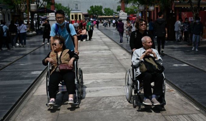 Чому у Китаї не горять бажанням допомагати незнайомцям на вулиці (17 фото)