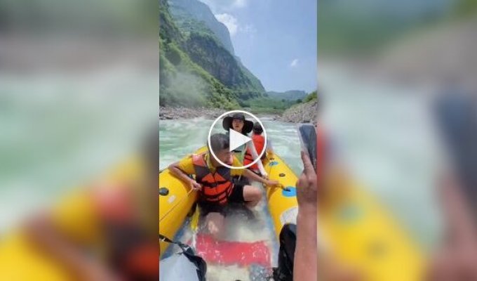 Мужчина пожалел, что согласился на сплав по горной реке