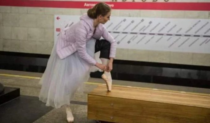 22 Fashionistas and Eccentrics You'll Only Find on the Subway (23 photos)