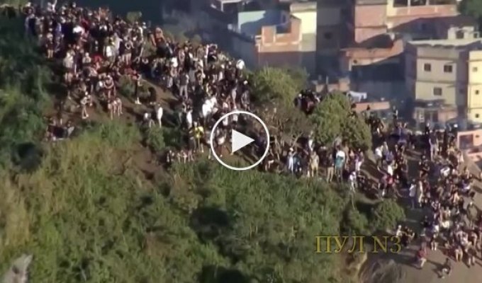 200 tourists stranded on mountain trail in Brazil due to shootout