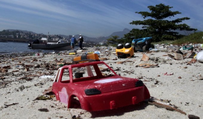 Загрязненные берега и водоемы Рио-де-Жанейро (19 фото)