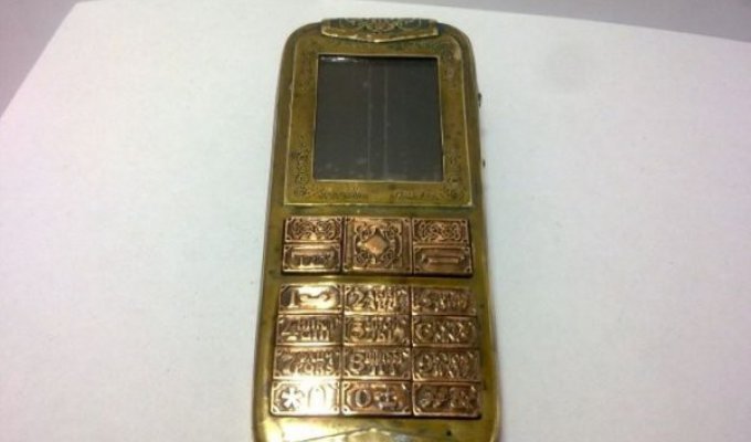 Новая жизнь старого мобильного телефона (10 фото)