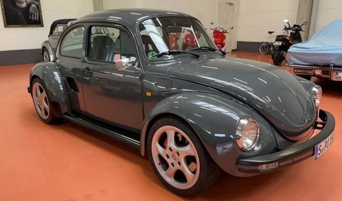 Volkswagen Beetle схрестили з Porsche Boxster і виставили на продаж (16 фото)