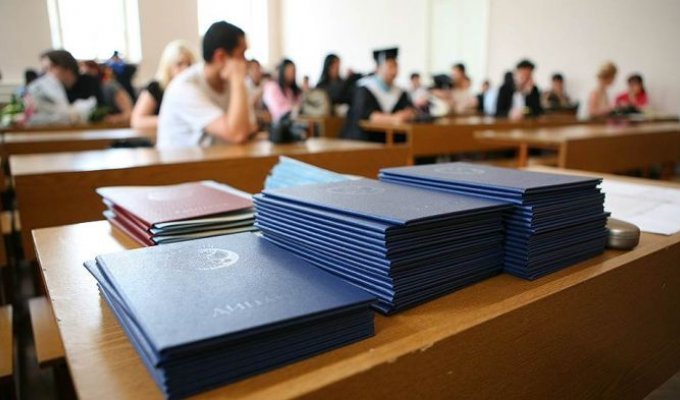 Как устроен рынок продажи поддельных дипломов в России (7 фото)
