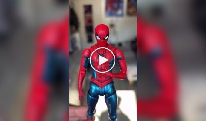 Ожившая фигурка Человека-паука