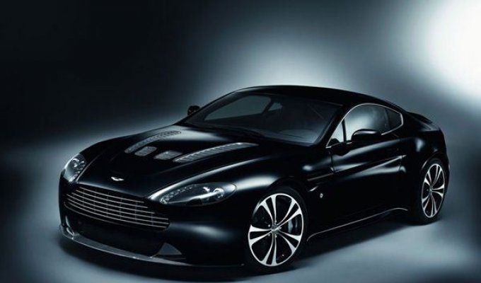 Aston Martin DBS Carbon Black Edition (5 фото)