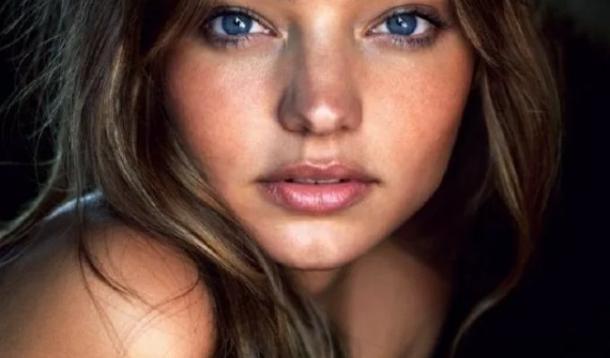 Miranda Kerr celebrated her 43rd birthday (10 photos)