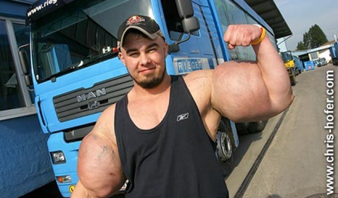 Чемпион мира по тасканию грузовиков Peter Hiesinger. Ну и руки (11 фото)