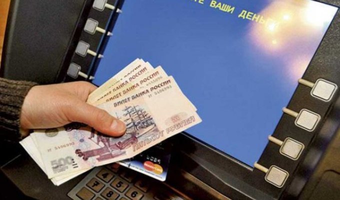 Пьяный россиянин отдал свою кредитную карту подростку, который попросил у него пару рублей (фото)