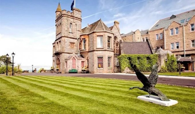 Palatial Retreats: 8 Royal Residences Turned Luxury Hotels (23 photos)
