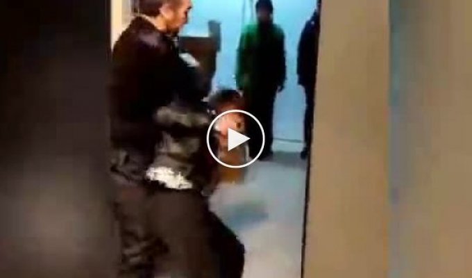 В Ставрополе охранник Пятёрочки набросился на школьника, заподозрив его в краже