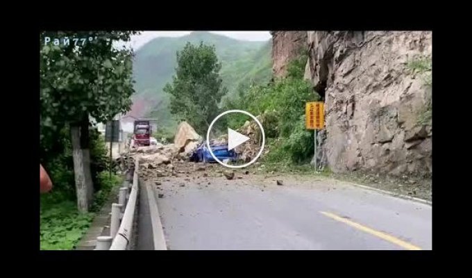 Six people survived a rockfall in the interior of a flattened car