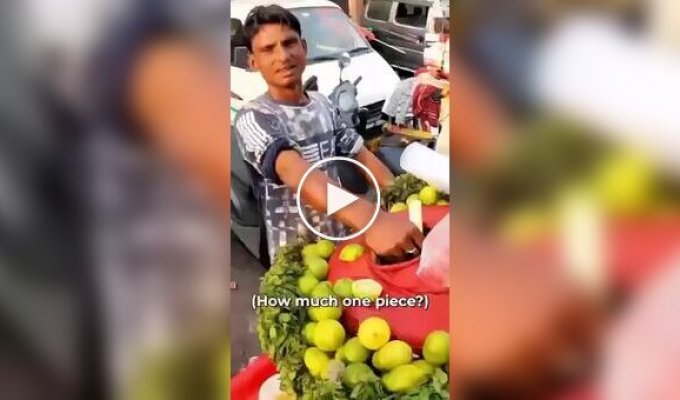 A tourist regretted drinking a fruit cocktail from a street “bartender” in India