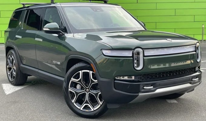 В Украине появился новый электровнедорожник Rivian с запасом хода более 600 км (фото)