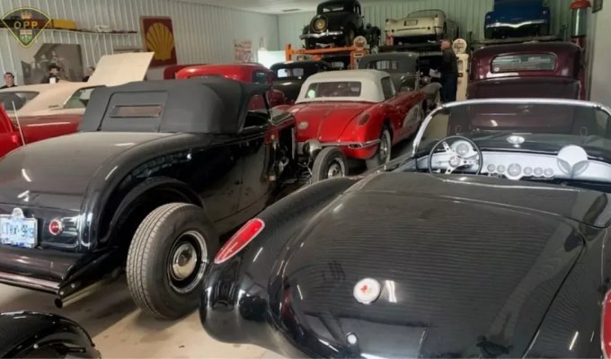 16 stolen vintage cars found in an abandoned garage in Canada (2 photos)