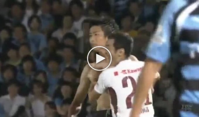 Футболист пародирует Марио Балотелли после забитого гола