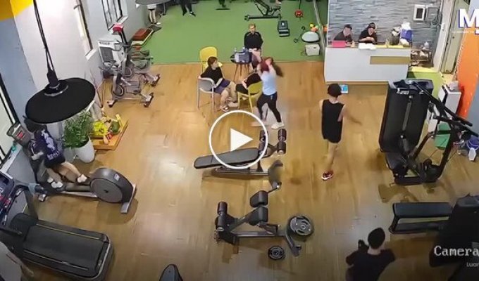 Посетительница спортзала пострадала, спеша занять свободную дорожку