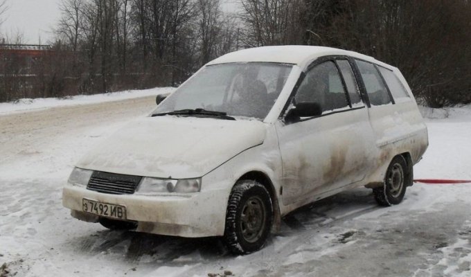 ВАЗ-2113 с кузовом минивэн: необычная самоделка из Ивановской области (5 фото)