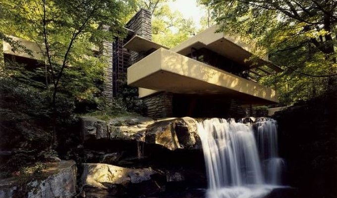 Дом на водопаде (11 фотографий)
