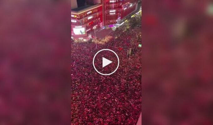 China: people come out to celebrate New Year